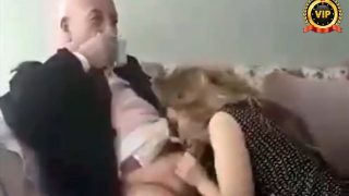 Gizli Çekim Türk İfşa! 70lik Dede İzmirli Olgun Kadınları Kahve İçerken Sikiyor
